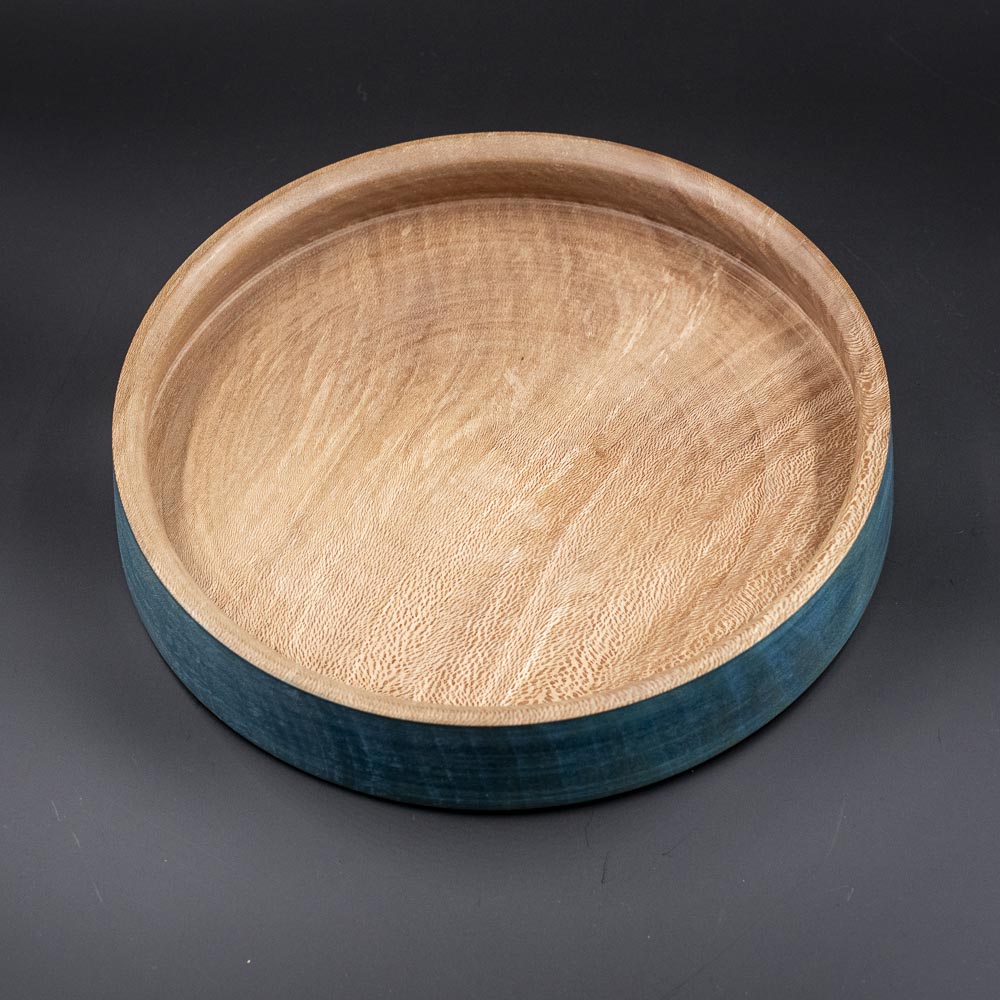 Plat en platane teinté bleu