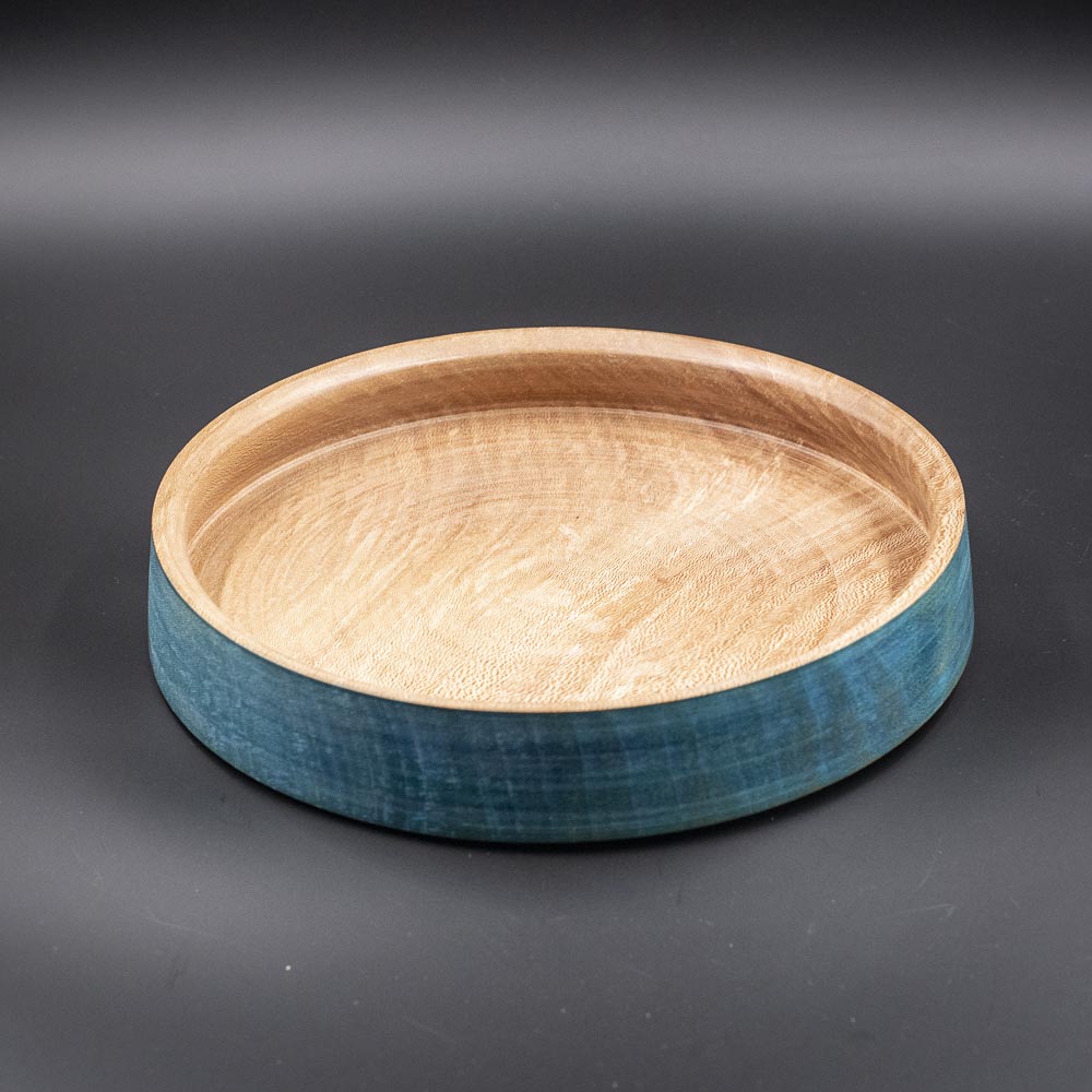Plat en platane teinté bleu