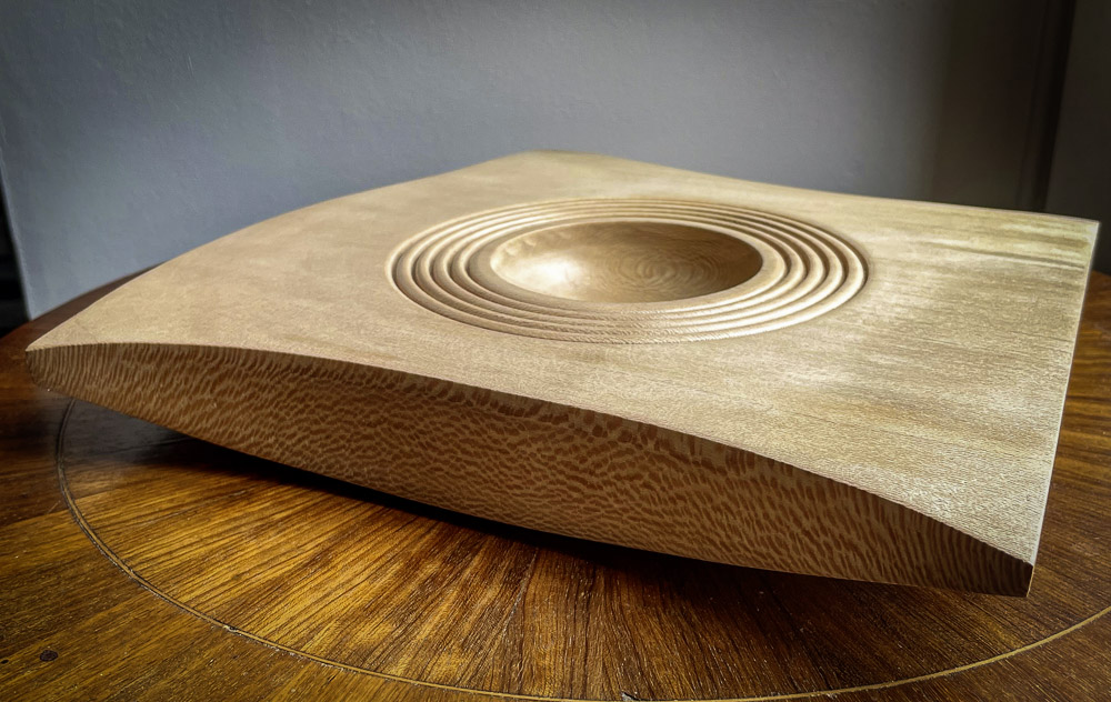 Plat en platane desaxé - pièce unique