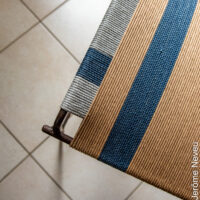 tabouret tressé accoudoir noyer-3 Tabouret accoudoir noyer