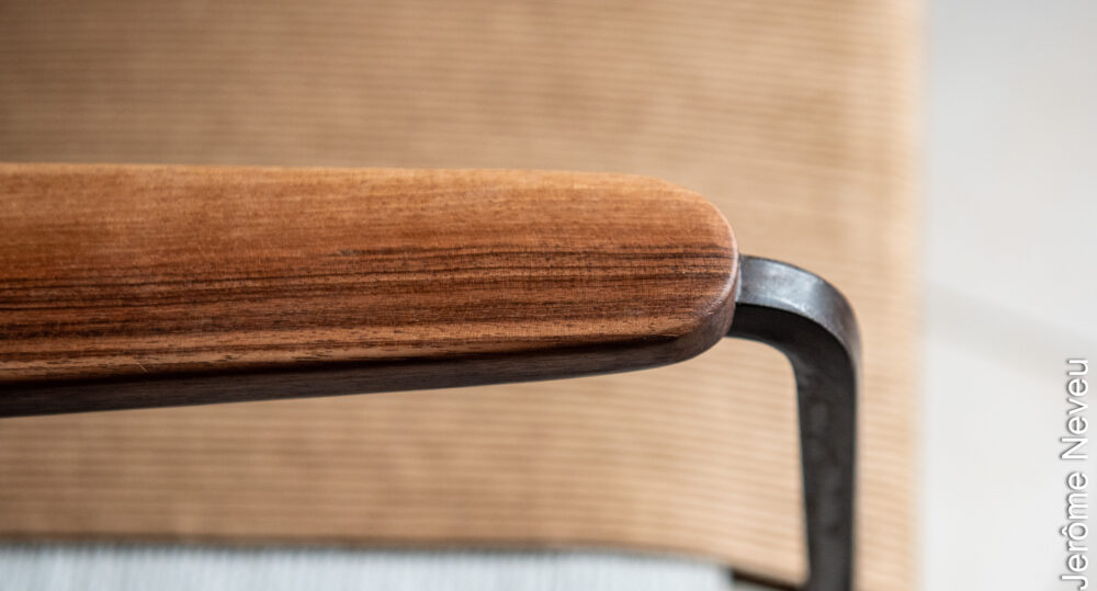 tabouret tressé accoudoir noyer-7 Tabouret accoudoir noyer